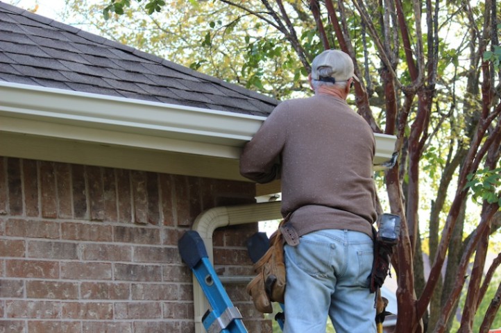 Understanding the Benefits and Advantages of Seamless Gutters